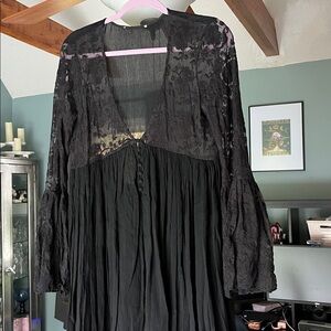 Women’s size med dress Empire waist with button detail and Lace sleeve